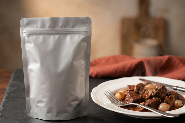 Doypack et assiette du plat cuisiné français